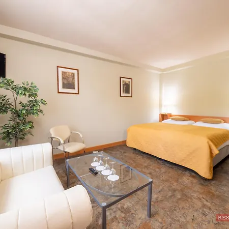 Benica 3*