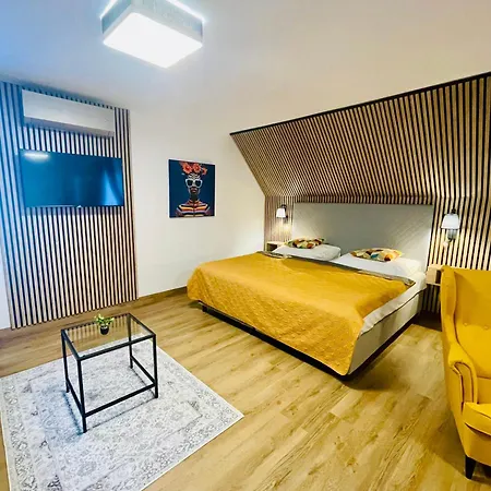 Benica 3*